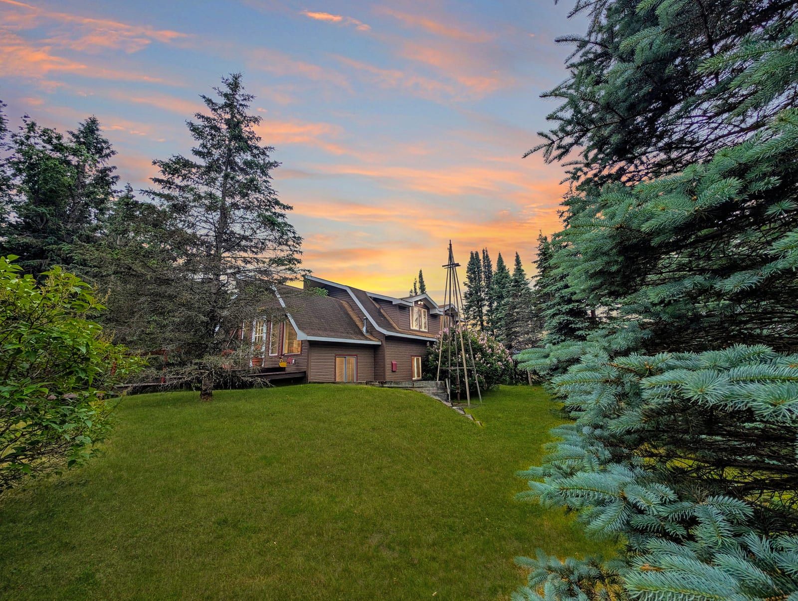 Harlequin Haven cabin exterior at sunset