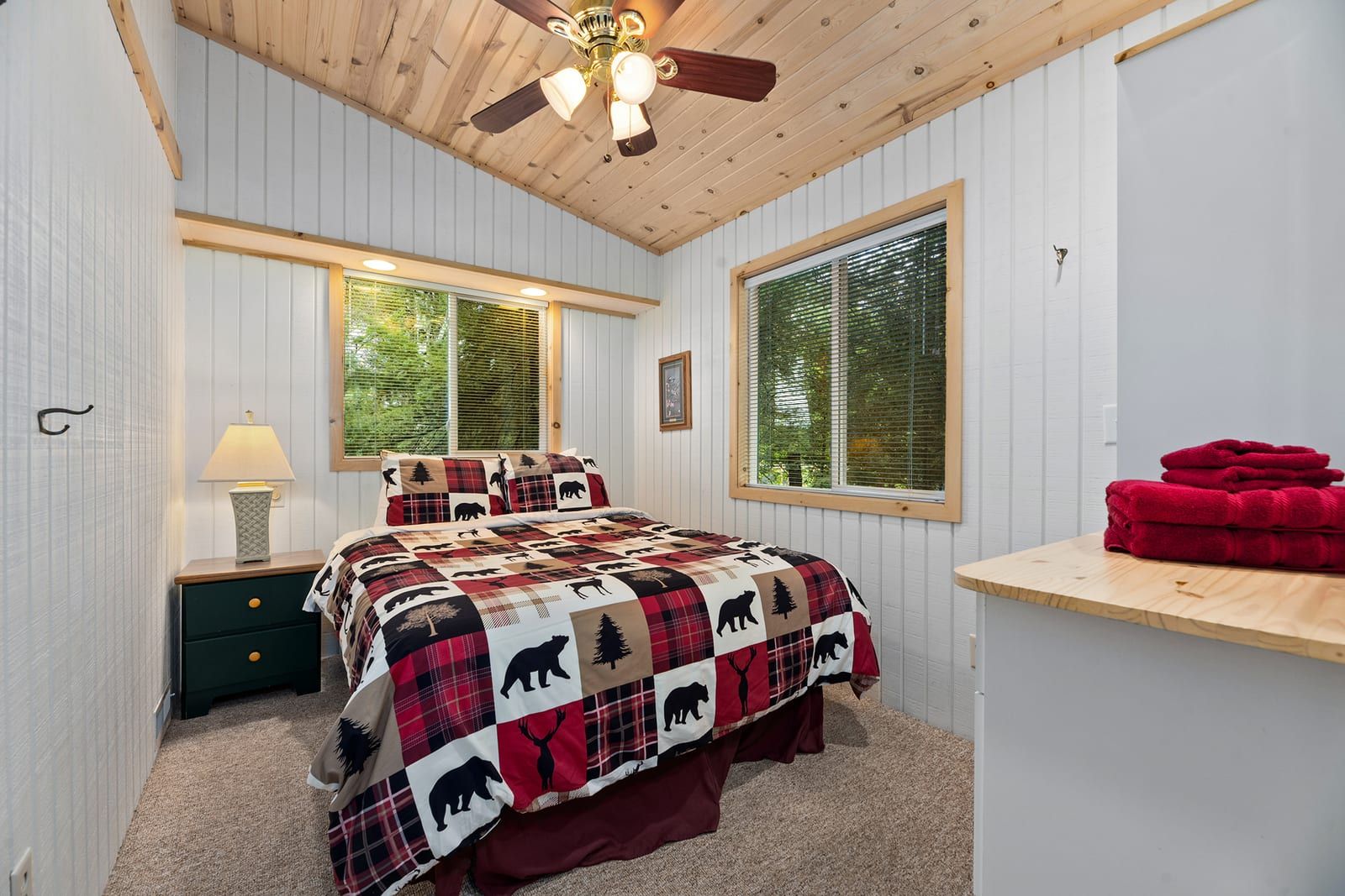 Second bedroom with queen bed